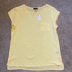 NWT Womens Medium The Limited Lightweight Yellow Polyester Top